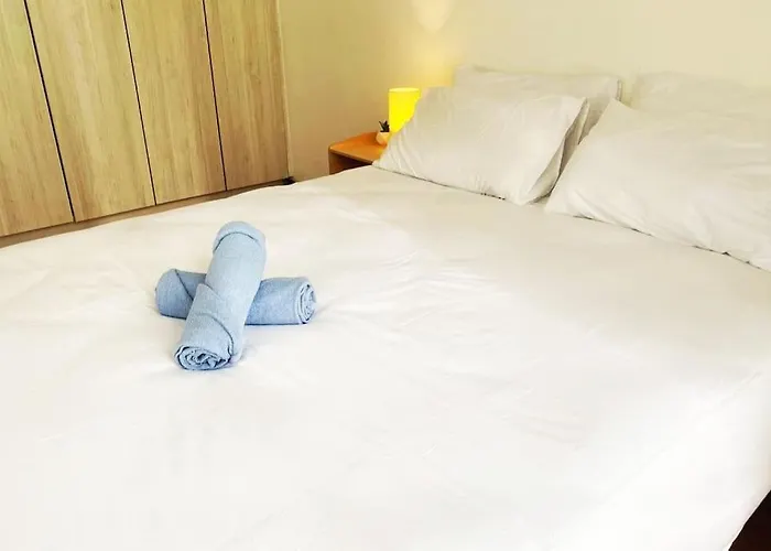 Muji Style Kl Gateway Premium Residence With Infinity Pool Bathtub