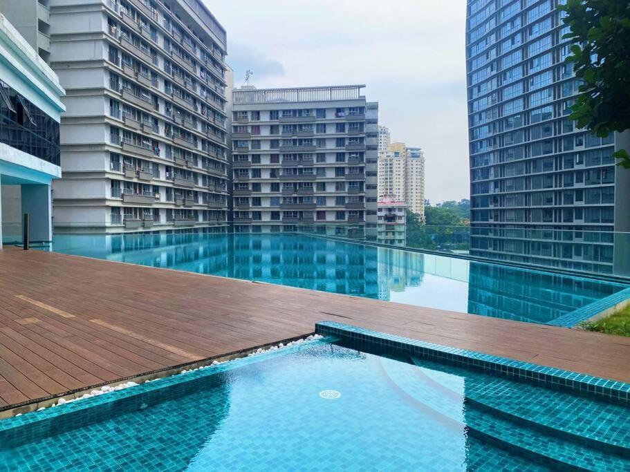 Muji Style Kl Gateway Premium With Infinity Pool Bathtub